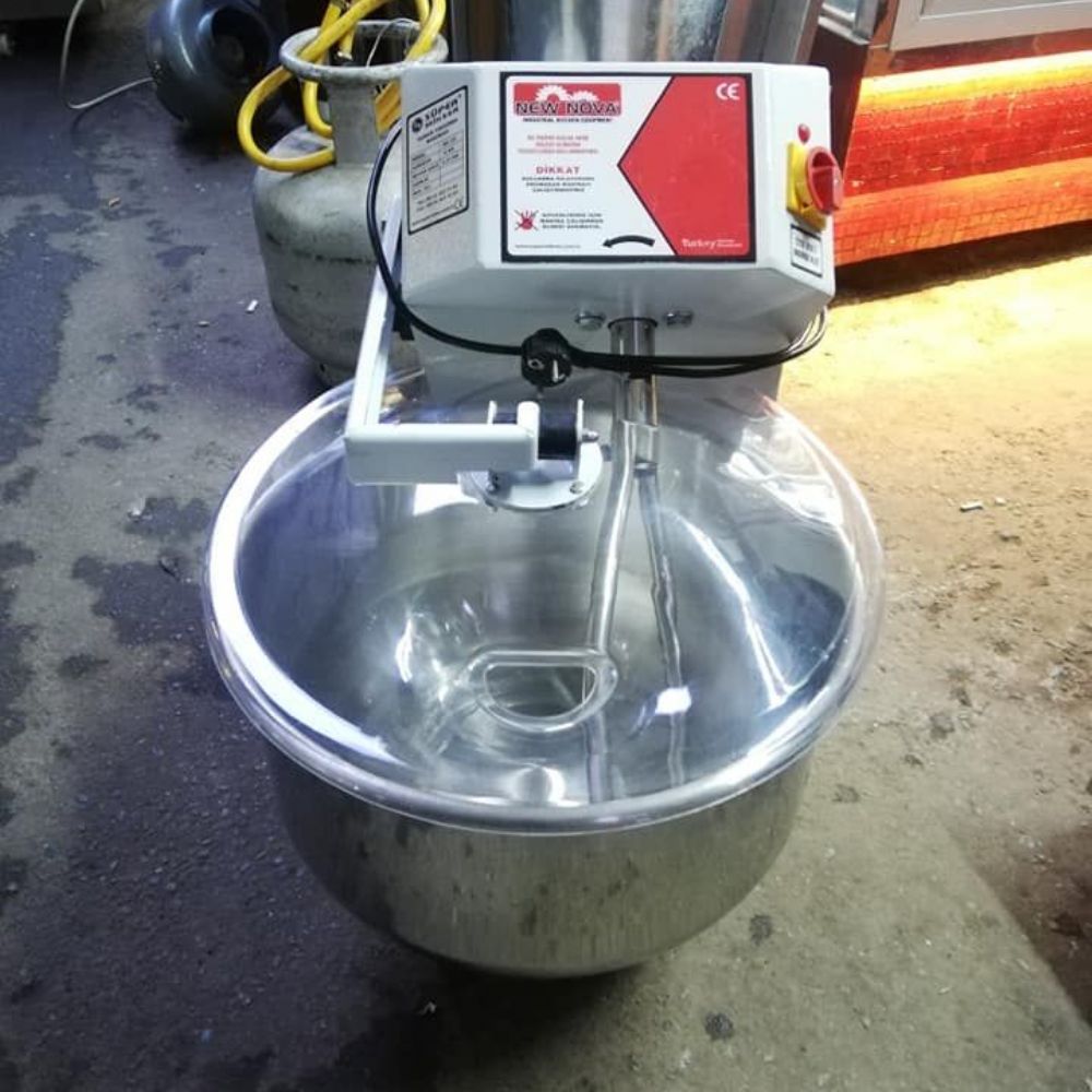 15 kg lık hamur makinası